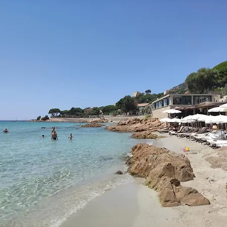 Villa Avec Piscine 6 Personnes *