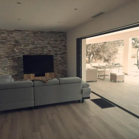 Villa Avec Piscine 6 Personnes *