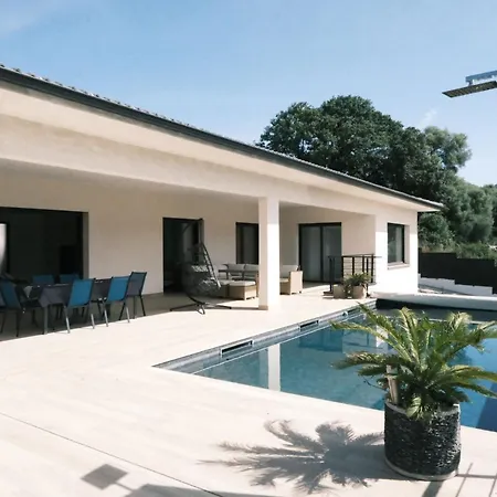 Haute Avec Piscine Pour 6 Personnes, A 10mn De L Aeroport D'ajaccio Et Des Plages Bastelicaccia