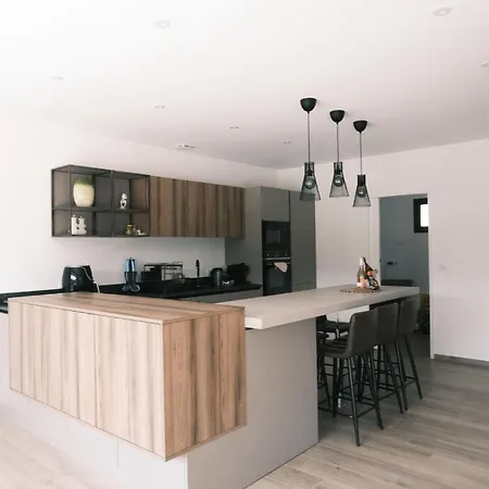 Haute Avec Piscine Pour 6 Personnes, A 10mn De L Aeroport D'ajaccio Et Des Plages Villa Bastelicaccia