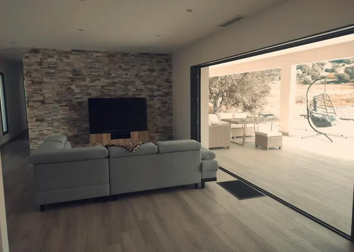 Villa Avec Piscine 6 Personnes *