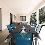 Haute Avec Piscine Pour 6 Personnes, A 10mn De L Aeroport D'ajaccio Et Des Plages Villa *
