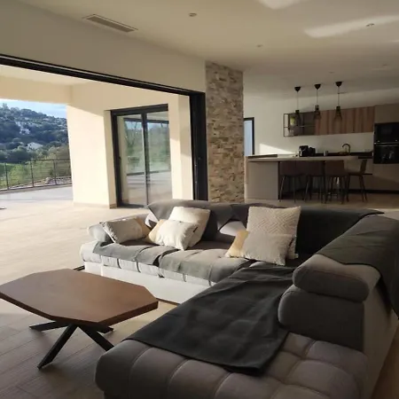 Вилла Haute Avec Piscine Pour 6 Personnes, A 10mn De L Aeroport D'ajaccio Et Des Plages Bastelicaccia