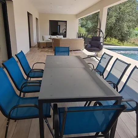 Willa Avec Piscine 6 Personnes