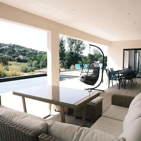Haute Avec Piscine Pour 6 Personnes, A 10mn De L Aeroport D'ajaccio Et Des Plages * Bastelicaccia