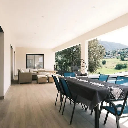 Haute Avec Piscine Pour 6 Personnes, à 10mn De L Aéroport D'ajaccio Et Des Plages *